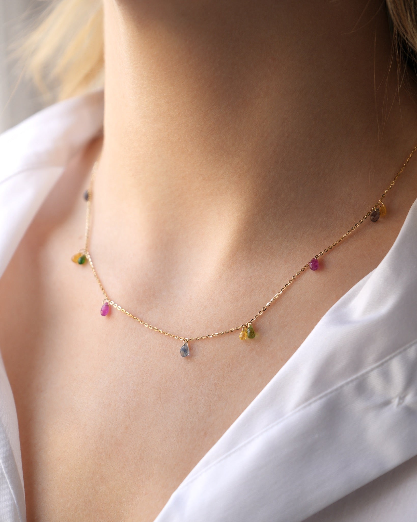 Saphira Halskette aus Gold – Detailansicht 2, KONI Design