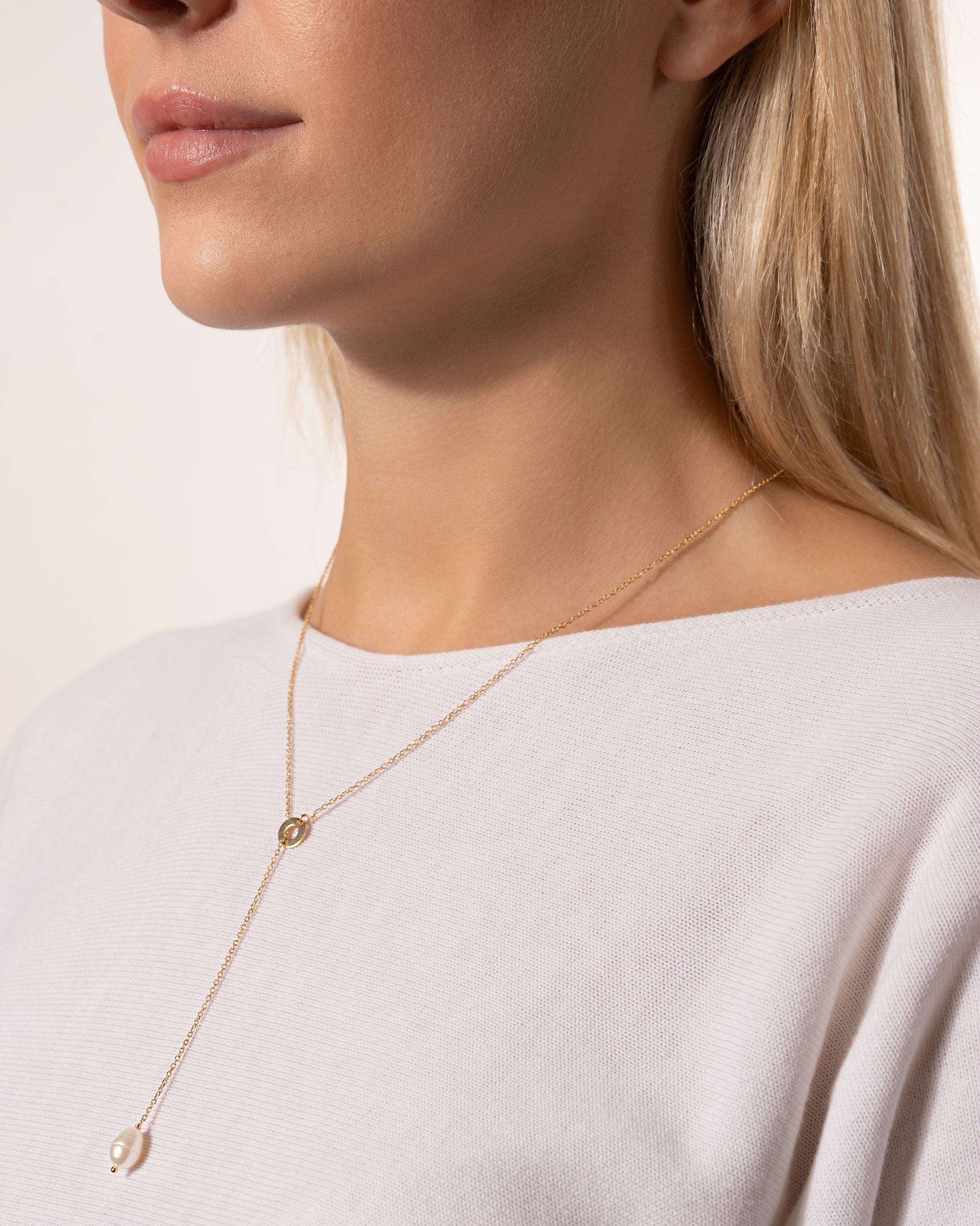 White Magnolia – Y necklace