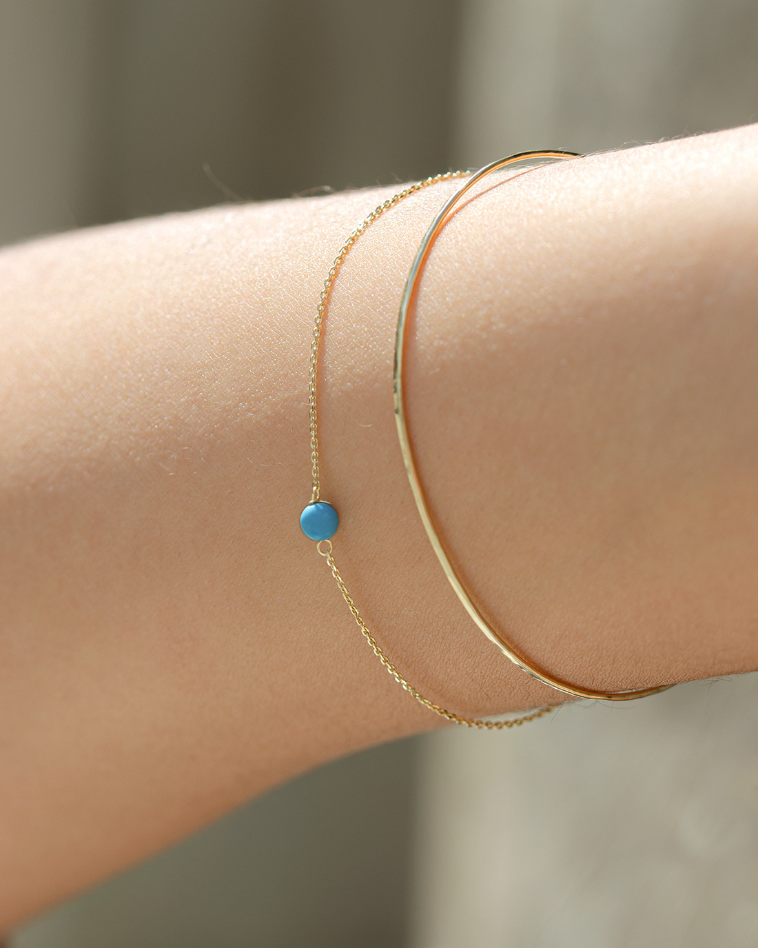 Aqua – Armkette Gold | Zarte 14 Karat Goldkette mit echtem Arizona Türkis | KONI Design Wien