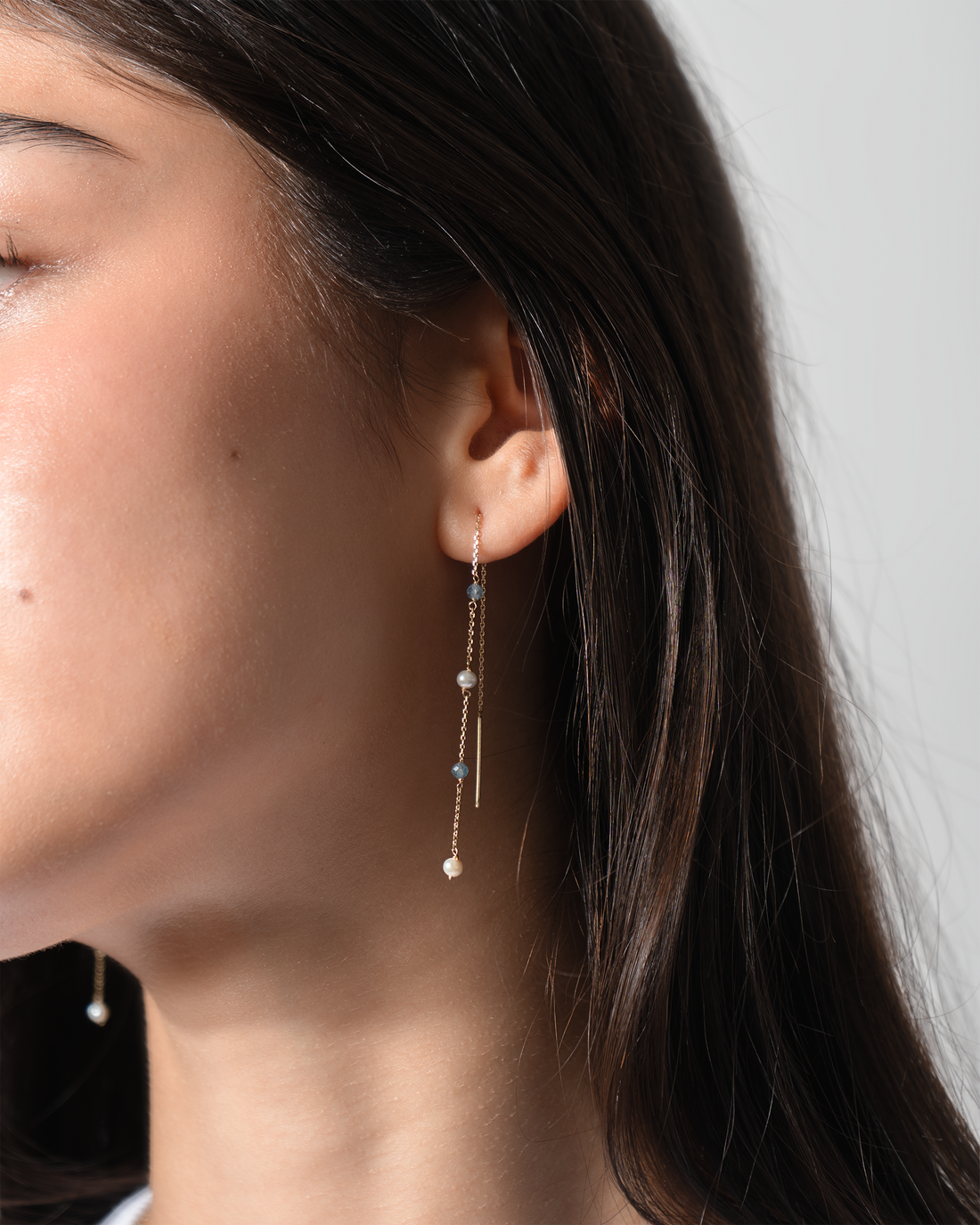 Esther – Ohrringe Gelbgold | 14 Karat Gold Ohrringe mit Aquamarin & Perlen | KONI Design Wien