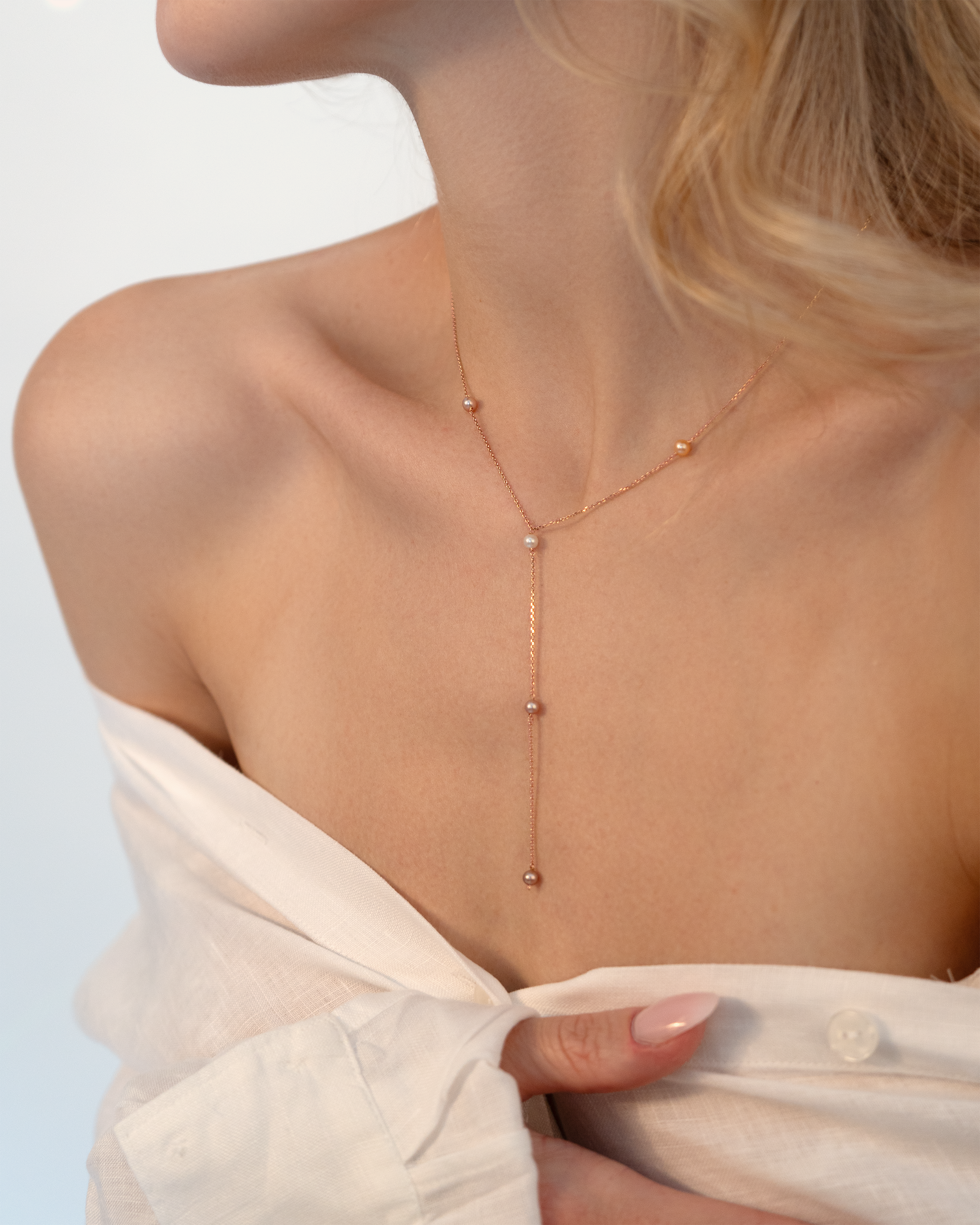 Peach – Y-Halskette Gold | Nahaufnahme | KONI Design Wien